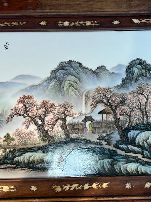 A framed Chinese famille rose 'Mountainous Landscape' plaque, after Wang Yeting 汪野亭, 20th C. — photo 2
