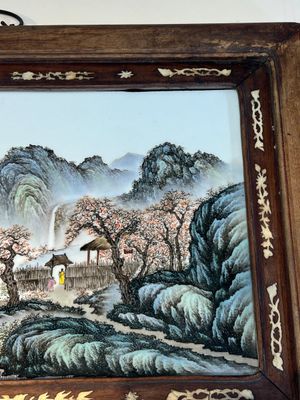 A framed Chinese famille rose 'Mountainous Landscape' plaque, after Wang Yeting 汪野亭, 20th C. — photo 3