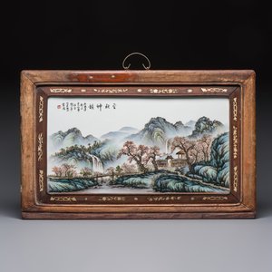 A framed Chinese famille rose 'Mountainous Landscape' plaque, after Wang Yeting 汪野亭, 20th C. — photo 1