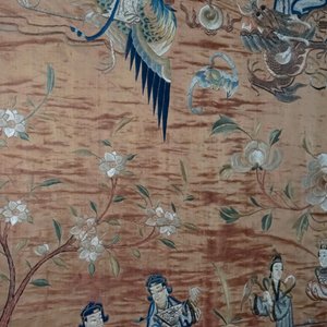 A framed Chinese silk embroidery, 19th C. — foto 6