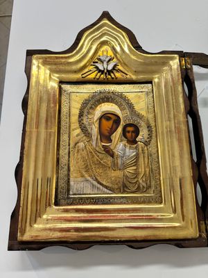 A framed Russian icon of the Kazan Mother of God with a silver-gilt riza — foto 2