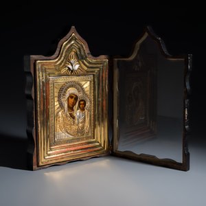 A framed Russian icon of the Kazan Mother of God with a silver-gilt riza — foto 2
