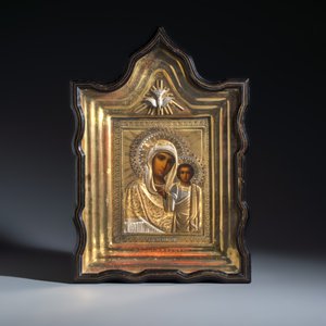 A framed Russian icon of the Kazan Mother of God with a silver-gilt riza — foto 3