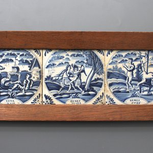 A framed set of 3 Dutch Delft blue and white biblical tiles, 18th C. — photo 1