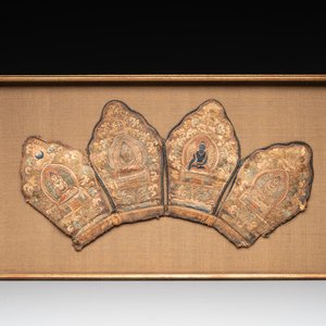 A framed Tibetan silk-embroidered four-leaf ritual crown with Transcendent Buddhas, Tibet, 18th C. — photo 1