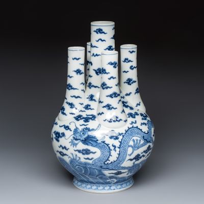 A French blue and white chinoiserie 'Dragon' tulip vase, Samson, Paris, 19th C.