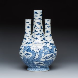 A French blue and white chinoiserie 'Dragon' tulip vase — photo 4