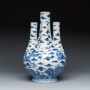 A French blue and white chinoiserie 'Dragon' tulip vase — photo 5