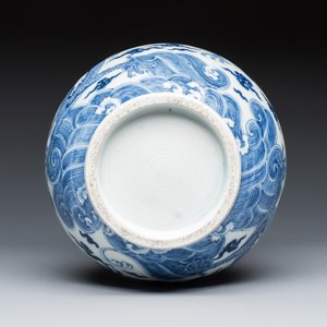 A French blue and white chinoiserie 'Dragon' tulip vase — photo 7