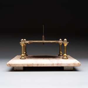 A French brass horizontal sundial on marble base, 18/19th C. — foto 2