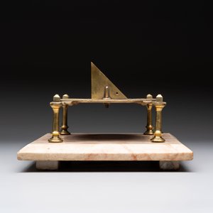 A French brass horizontal sundial on marble base, 18/19th C. — foto 3