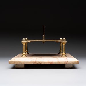 A French brass horizontal sundial on marble base, 18/19th C. — foto 4