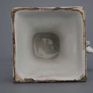 A French ceramic figure of a boy on a base, 18th C. — 照片 1