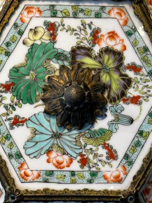 A French chandelier inset with Chinese famille verte plaques, 19th C. — foto 5