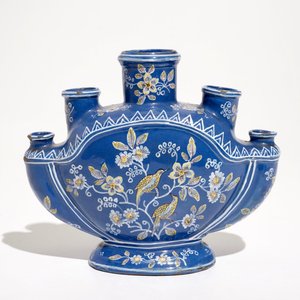 A French faience "bleu persan" ground flower vase, Nevers, 17/18th C. — photo 3