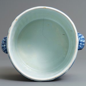 A French faience chinoiserie cooler in blue, white and manganese, Nevers, 17/18th C. — 照片 6