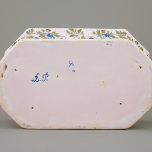 A French faience cruet set in Moustiers style, Samson, Paris, 19th C. — 照片 3