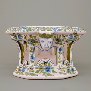 A French faience cruet set in Moustiers style, Samson, Paris, 19th C. — 照片 5