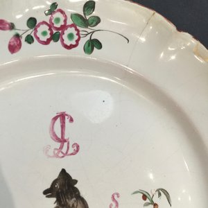 A French faience de l'Est plate with a bear, Les Islettes or Moustiers, 18th C. — photo 6