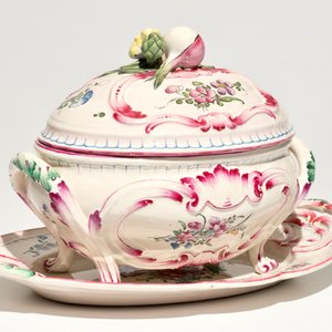 A French faience de l'Est tureen and cover on stand, 19th C. — photo 2