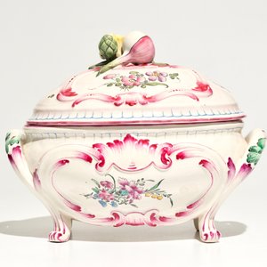 A French faience de l'Est tureen and cover on stand, 19th C. — photo 5