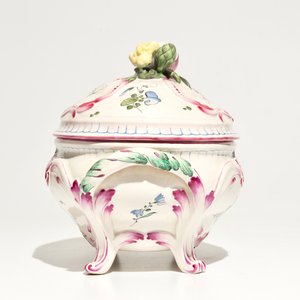 A French faience de l'Est tureen and cover on stand, 19th C. — photo 8