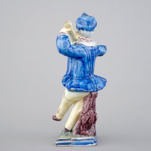 A French faience figure of a violin player, ca. 1800 — 照片 3