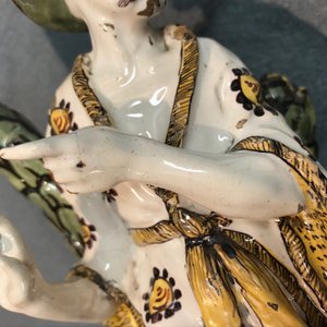 A French faience ink stand modelled as a seated Chinese, Lille, 18th C. — photo 11