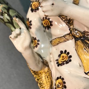 A French faience ink stand modelled as a seated Chinese, Lille, 18th C. — photo 12