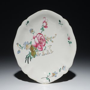 A French faience oval dish with floral design, Joseph Hannong, Strasbourg, 18th C. — 照片 1