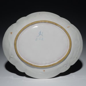 A French faience oval dish with floral design, Joseph Hannong, Strasbourg, 18th C. — photo 2