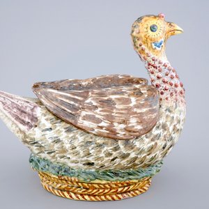 A French faience polychrome duck-shaped tureen and cover, 18/19th C. — photo 3