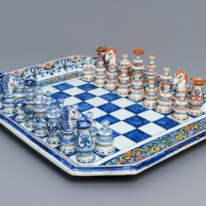 A French faience Rouen style chess board with pieces, Samson, Paris, 19th C. — photo 1
