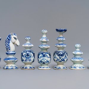 A French faience Rouen style chess board with pieces, Samson, Paris, 19th C. — photo 7