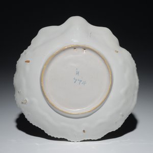 A French faience shell-shaped dish with floral design, Joseph Hannong, Strasbourg, 18th C. — photo 2