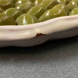 A French faience trompe-l'oeil dish with olives, Moustiers, 18th C. — photo 4