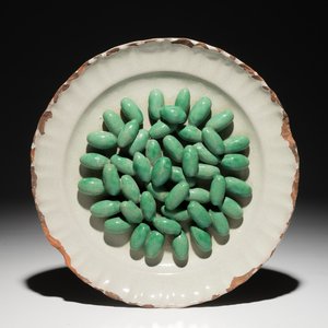 A French faience trompe l'oeil dish with olives, Moustiers, 18th C. — 照片 1