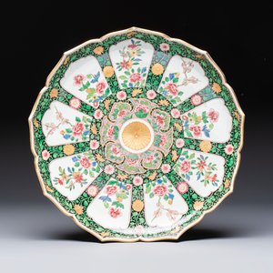 A famille rose-style dish with floral design, Samson, Paris, 19th C. — foto 1