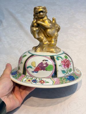 A French famille rose-style 'Xi Xiang Ji' covered vase, Samson, Paris, 19th C. — foto 13