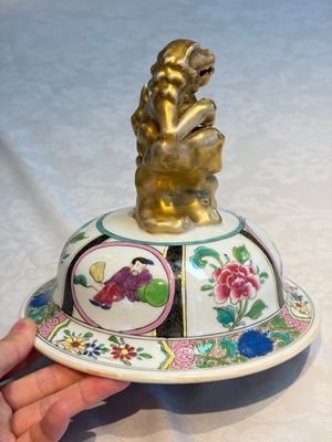 A French famille rose-style 'Xi Xiang Ji' covered vase, Samson, Paris, 19th C. — foto 16
