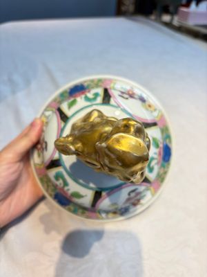 A French famille rose-style 'Xi Xiang Ji' covered vase, Samson, Paris, 19th C. — foto 17