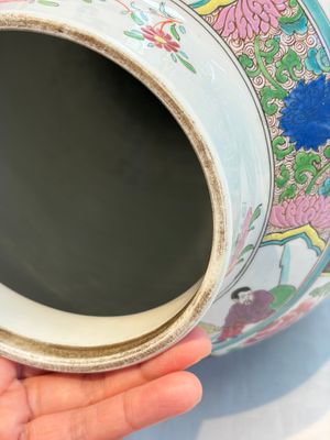 A French famille rose-style 'Xi Xiang Ji' covered vase, Samson, Paris, 19th C. — foto 8