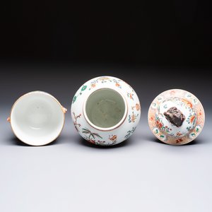 A famille verte-style armorial covered vase, a jar and a clog-shaped bowl, Samson, Paris, 19th C. — photo 12