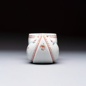 A famille verte-style armorial covered vase, a jar and a clog-shaped bowl, Samson, Paris, 19th C. — photo 3