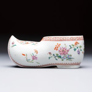 A famille verte-style armorial covered vase, a jar and a clog-shaped bowl, Samson, Paris, 19th C. — photo 4