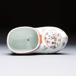 A famille verte-style armorial covered vase, a jar and a clog-shaped bowl, Samson, Paris, 19th C. — photo 6