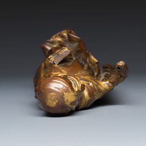 A French gilt-bronze figure of a female saint — foto 6