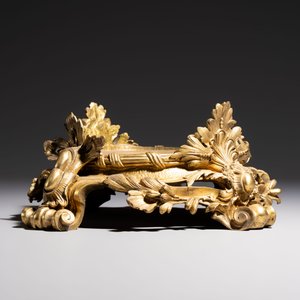 A French gilt-bronze 'Louis XV' style stand, 19th C. — 照片 3
