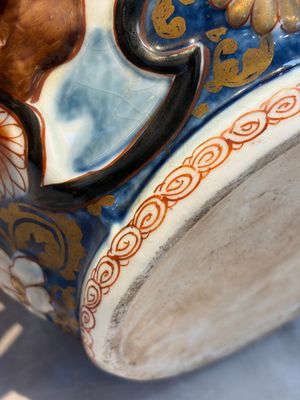 A French Imari-style 'Phoenixes' vase and cover with relief design, Samson, Paris, 19th C. — photo 12