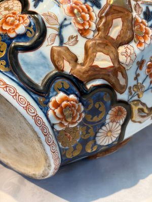 A French Imari-style 'Phoenixes' vase and cover with relief design, Samson, Paris, 19th C. — photo 13